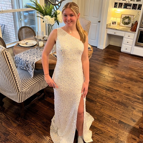 BRAND NEW! Sherri Hill white prom dress, size 8, never worn! One shoulder style. - Picture 2 of 3